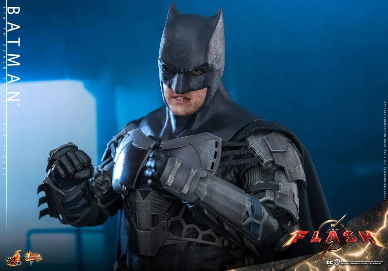 Hot Toys - The Flash - Batman Figure_PR12.jpg