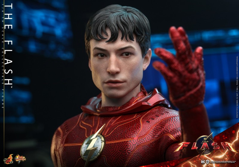 Hot-Toys-The-Flash-The-Flash-1-6-figure_PR16.jpg