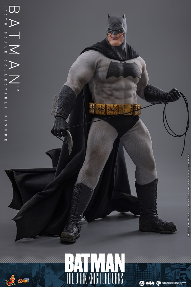 Hot Toys - The Dark Knight Returns - Sixth Scale Batman_PR3.jpg