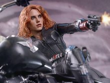 Hot Toys Avengers 2 Black Widow